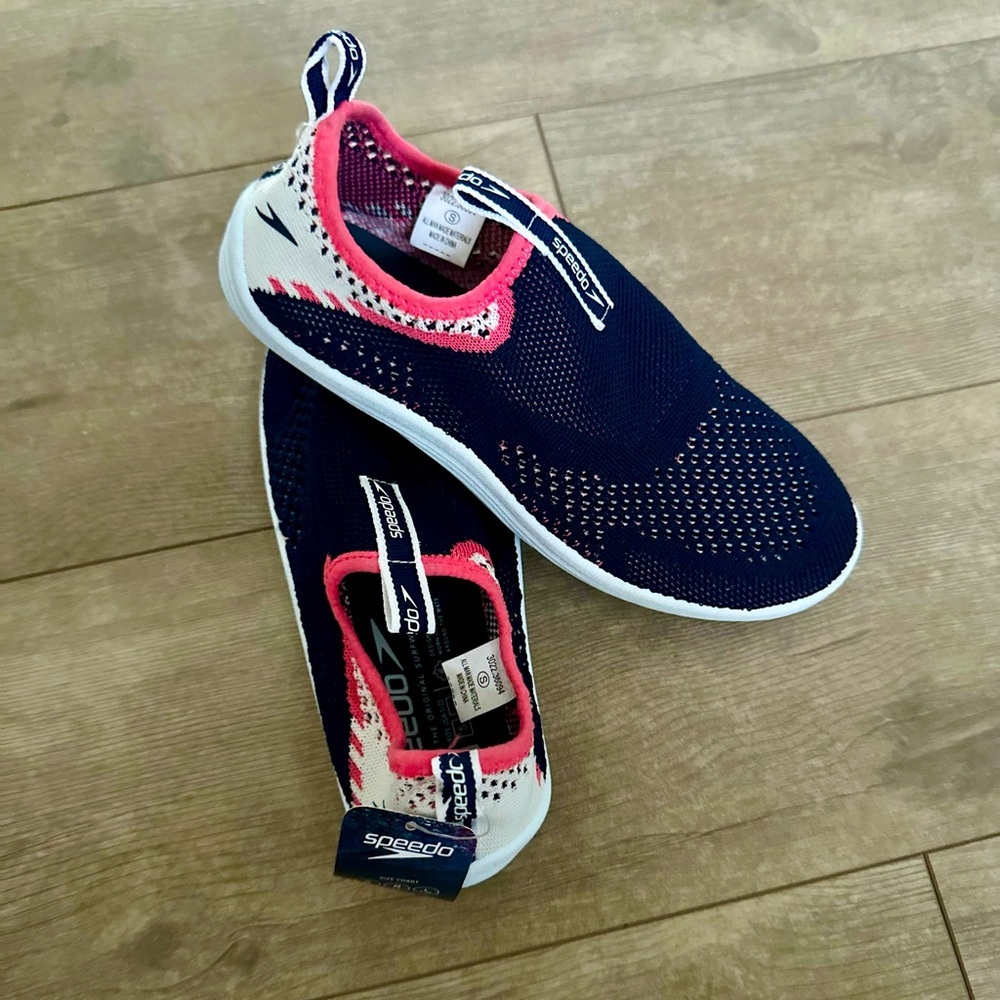 Speedo Women’s Surf Strider Water Shoes size small (5-6)